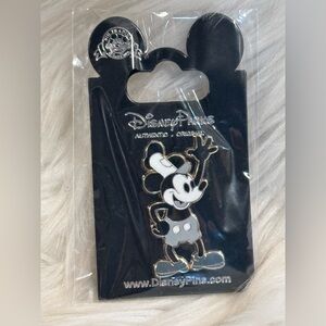 Disney Parks Mickey Mouse Steamboat Willie Collectible Trading Pin Licensed New